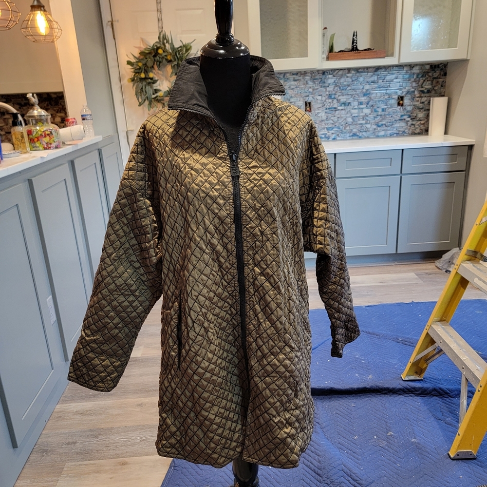Ladies Lightweight Reversible Jacket with a Tote